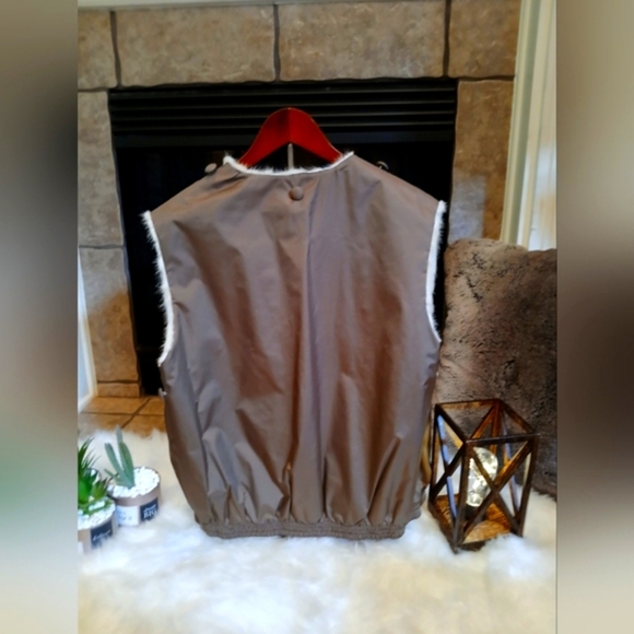 Chic Faux Fur Vest in Cream - Picture 7 of 14
